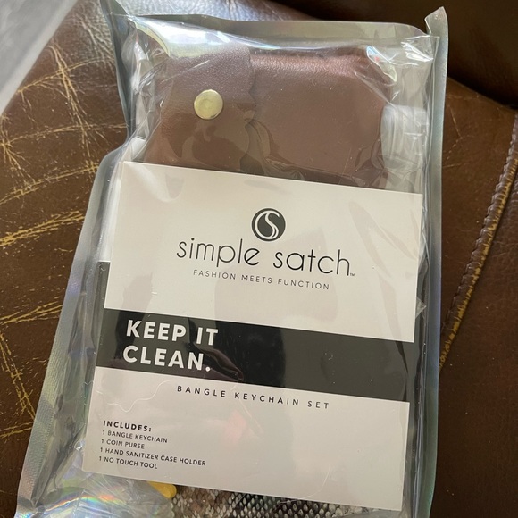 SIMPLE SATCH Keep It Clean Bangle Keychain Set NEW - Picture 3 of 5